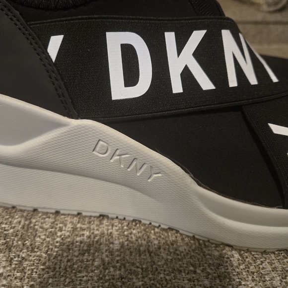 DKNY Black and White Slip-On Platforms - Picture 5 of 6
